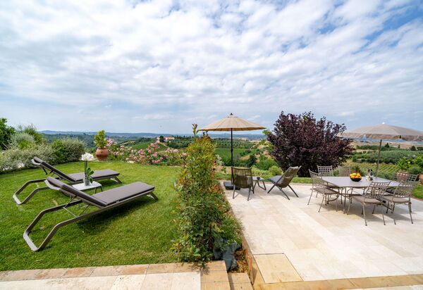 Melaiolo Modern Apartment With Pool, Montaione, Toscana: Autunno, Estate, Giardino, Primavera