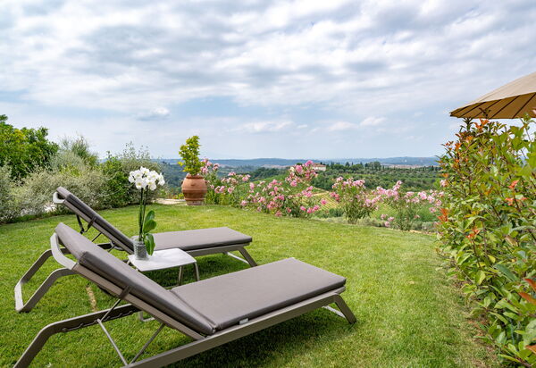 Melaiolo Modern Apartment With Pool, Montaione, Toscana: Autunno, Estate, Giardino, Primavera