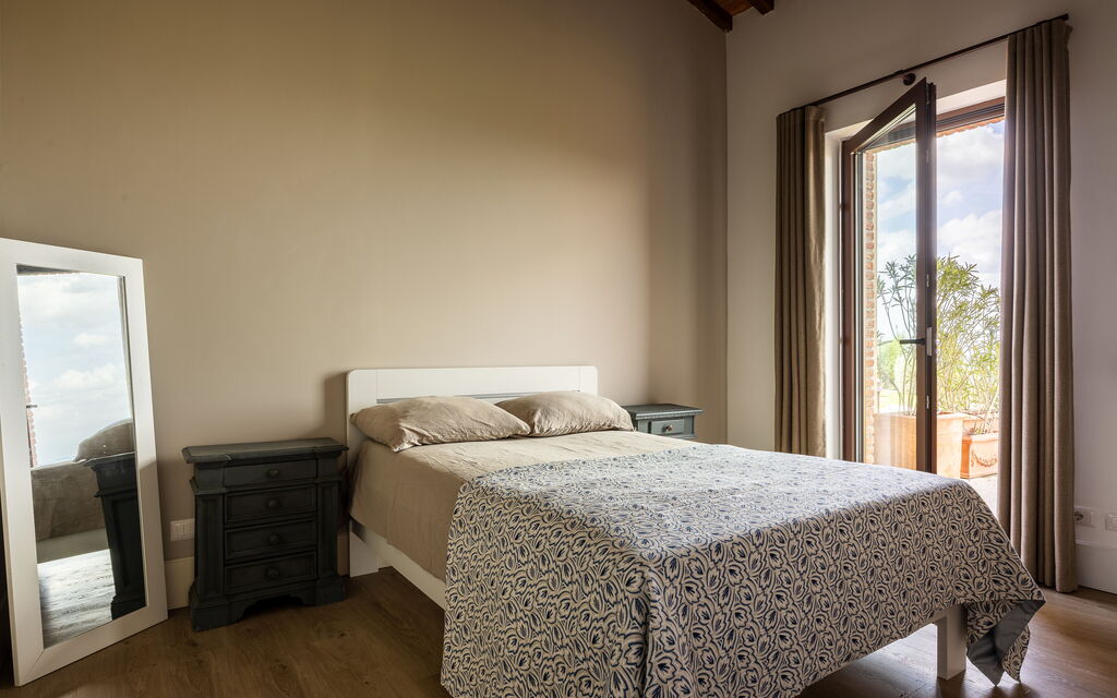 Melaiolo Modern Apartment With Pool, Montaione, Toscana: Autunno, Camera da letto, Estate, Primavera