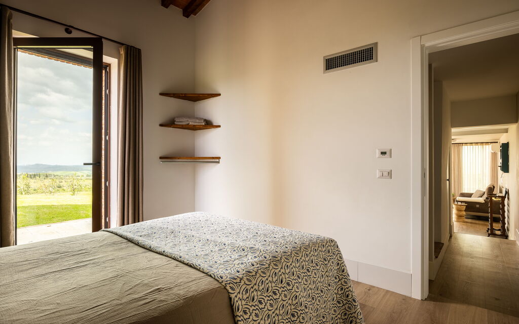 Melaiolo Modern Apartment With Pool, Montaione, Toscana: Autunno, Camera da letto, Estate, Primavera