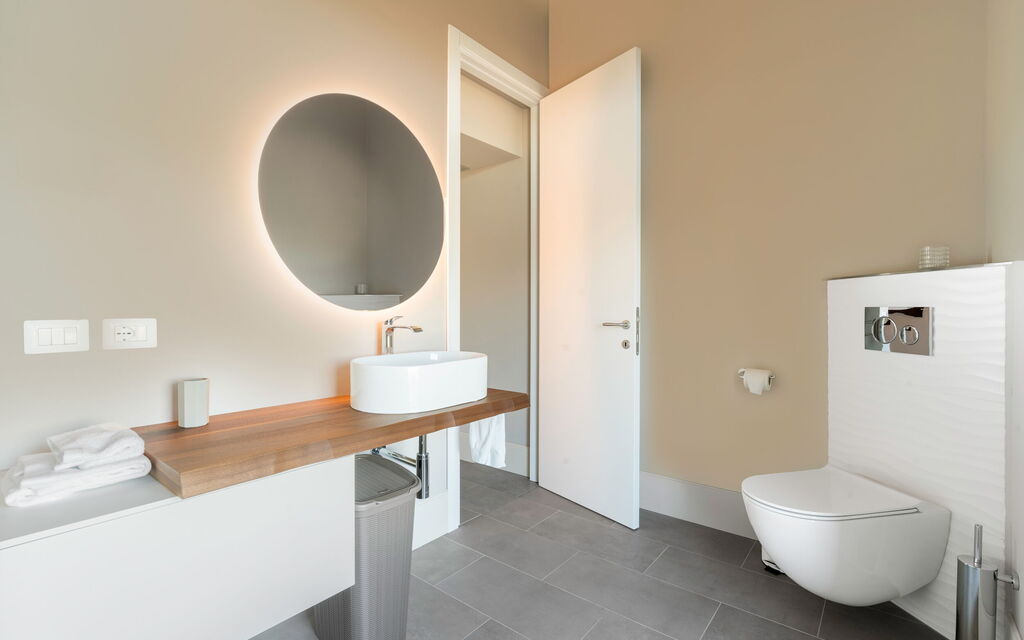 Melaiolo Modern Apartment With Pool, Montaione, Toscana: Autumn, Bathroom, Spring, Summer