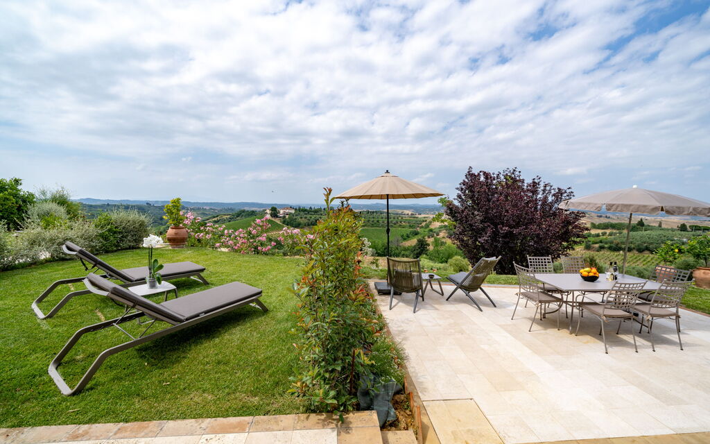 Melaiolo Modern Apartment With Pool, Montaione, Toscana: Autumn, Garden, Spring, Summer
