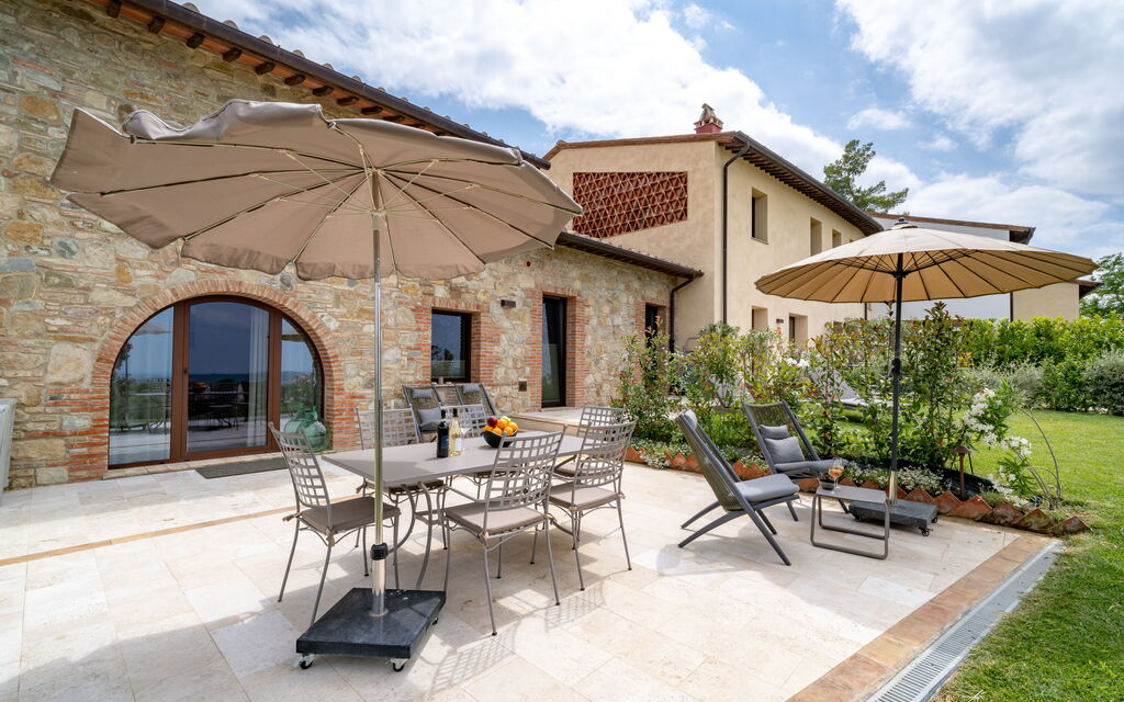 Melaiolo Modern Apartment With Pool, Montaione, Toscana: Autumn, Main Entrance, Spring, Summer
