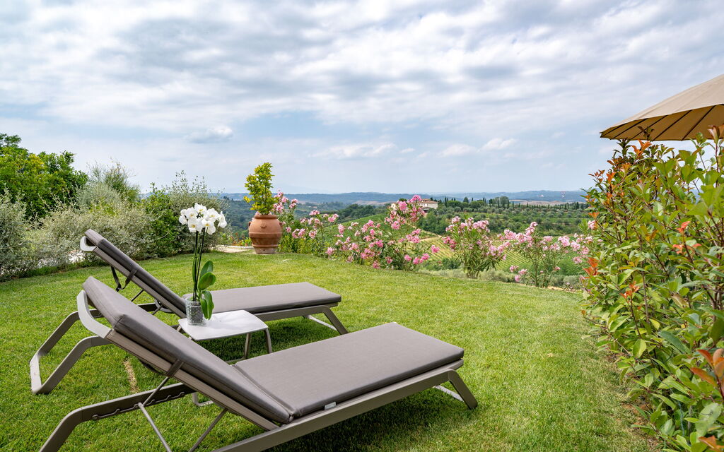 Melaiolo Modern Apartment With Pool, Montaione, Toscana: Autumn, Garden, Spring, Summer