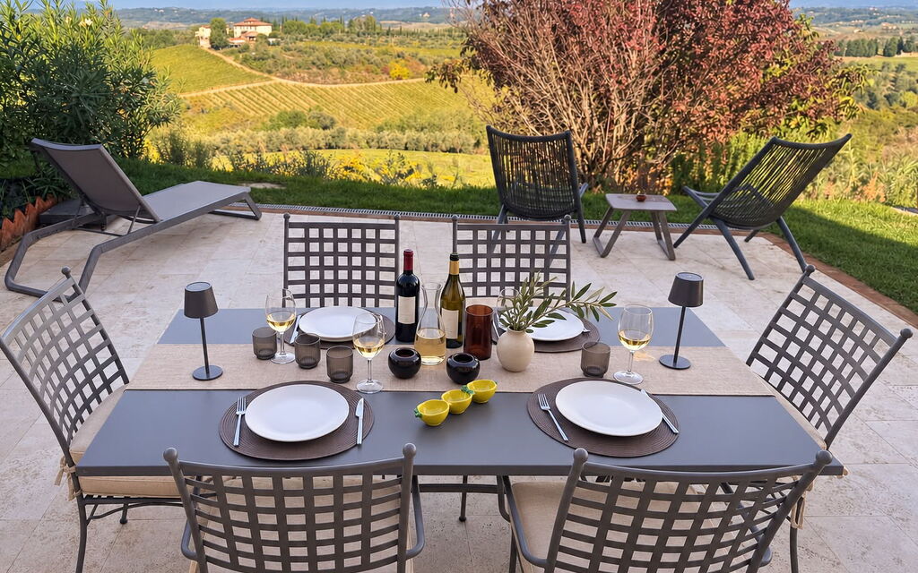 Melaiolo Modern Apartment with Pool, Montaione, Toscana: Autumn, Garden, Spring, Summer