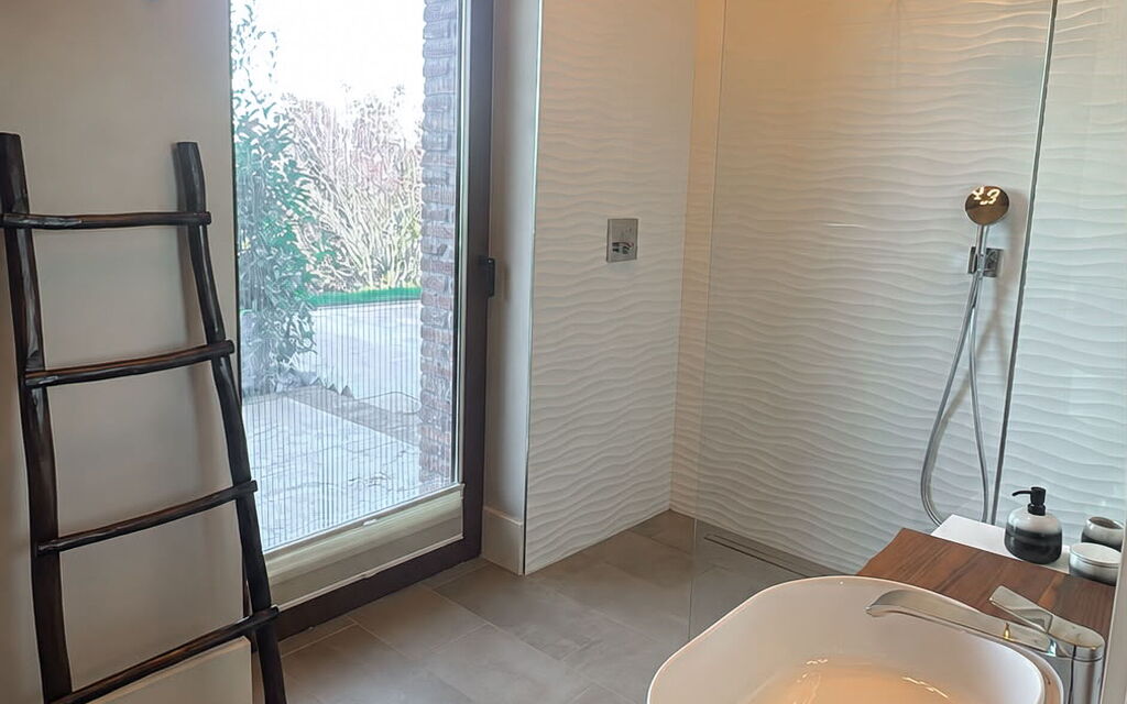 Melaiolo Modern Apartment with Pool, Montaione, Toscana: Autumn, Bathroom, Spring, Summer