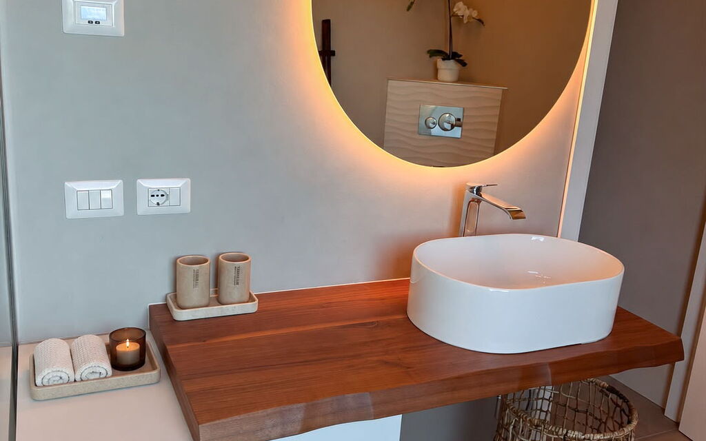Melaiolo Modern Apartment with Pool, Montaione, Toscana