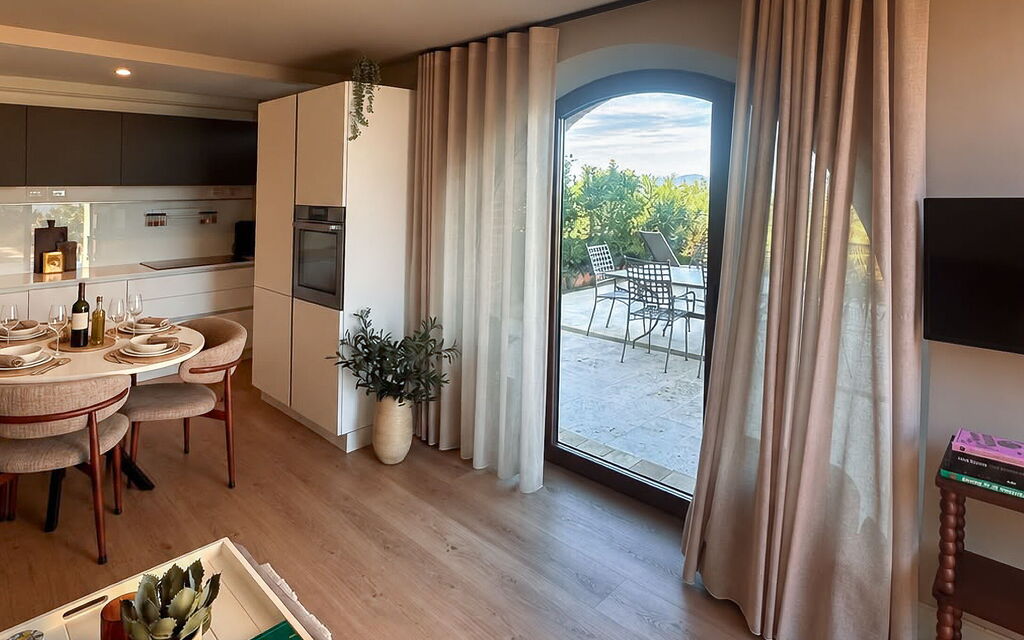 Melaiolo Modern Apartment with Pool, Montaione, Toscana: Autumn, Kitchen, Living Room, Spring, Summer