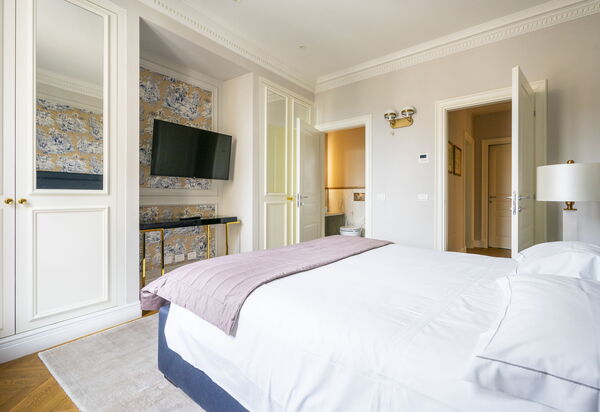 Albizi Penthouse Luxury Apartment In Florence By Palazzo Pazzi Vitali: Autumn, Bedroom, Spring, Summer, Winter