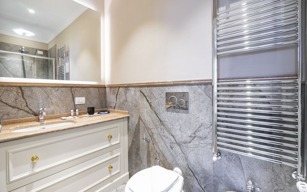 Albizi Penthouse Luxury Apartment In Florence By Palazzo Pazzi Vitali: Autunno, Bagno, Estate, Inverno, Primavera