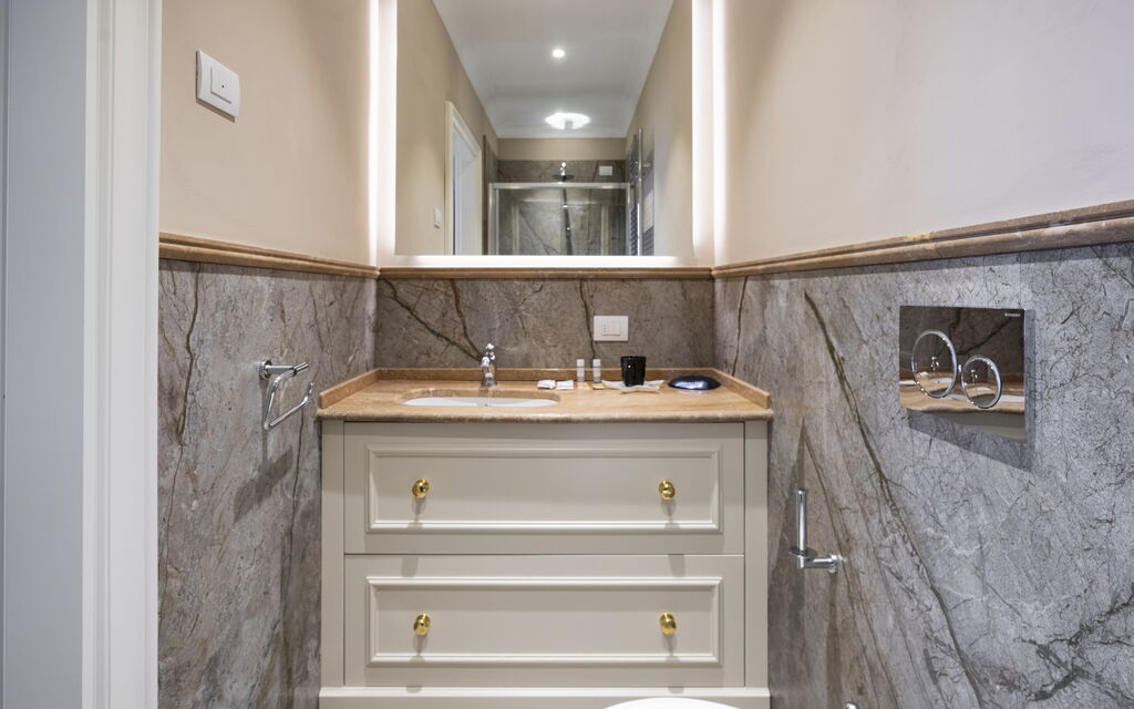 Albizi Penthouse Luxury Apartment In Florence By Palazzo Pazzi Vitali: Autunno, Bagno, Estate, Inverno, Primavera