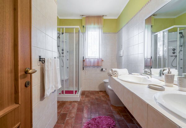 Bellavista Tuscany Apartment Panoramic Terrace: Autumn, Bathroom, Spring, Summer