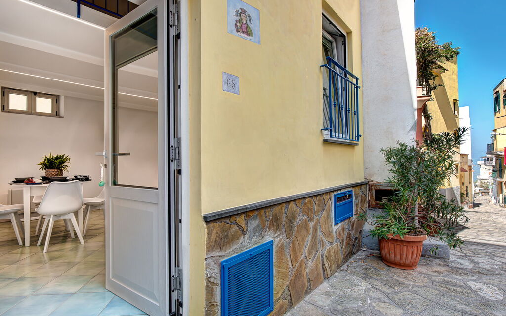 Casetta Di Laura In Massa Lubrense: Autumn, Building Exterior, Spring, Summer, Winter