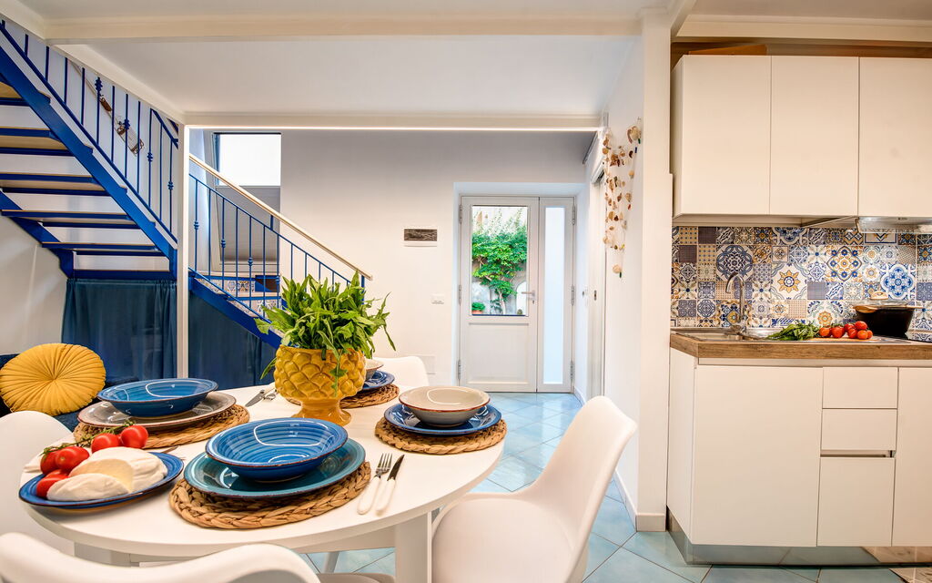 Casetta Di Laura In Massa Lubrense: Autumn, Dining Room, Spring, Summer, Winter