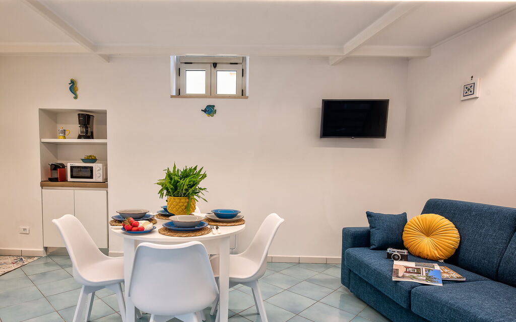 Casetta Di Laura In Massa Lubrense: Autumn, Dining Room, Living Room, Spring, Summer, Winter