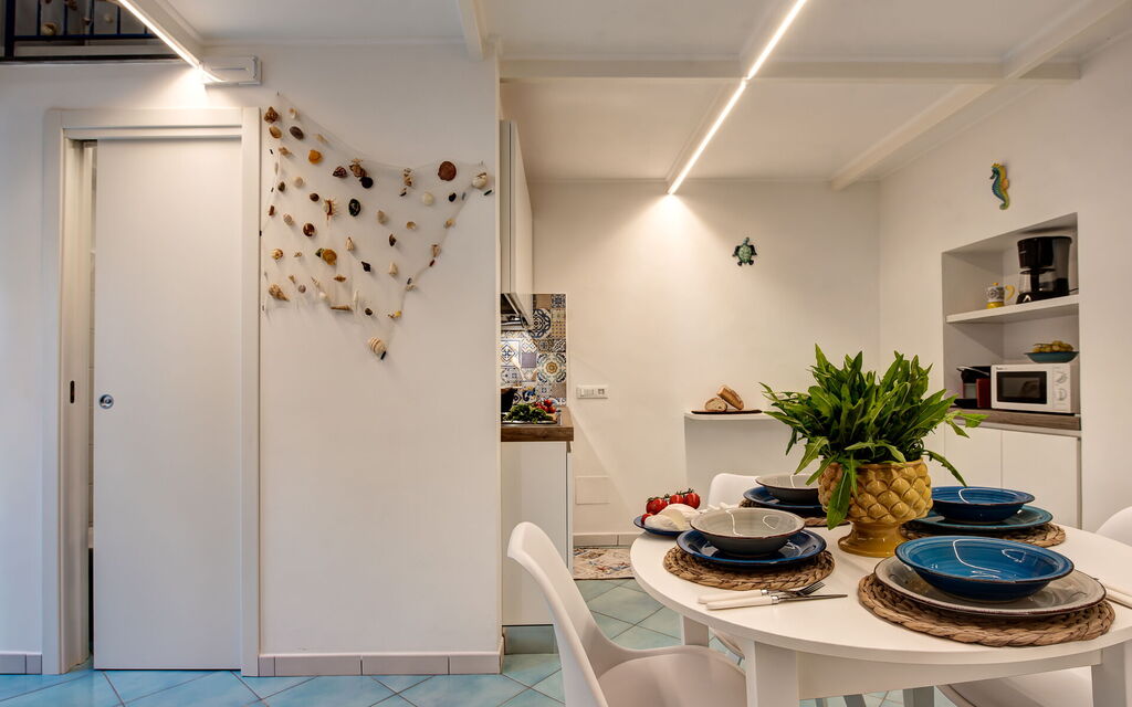 Casetta Di Laura In Massa Lubrense: Autumn, Dining Room, Spring, Summer, Winter