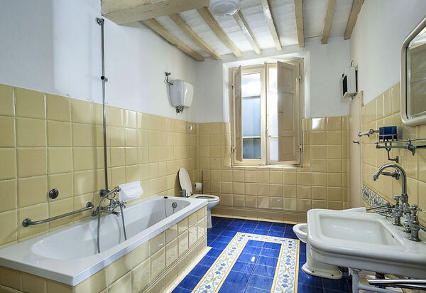 Villa Montalcinello In Siena, Private Pool: villa-montalcinello-chiusdino-villa-bagno