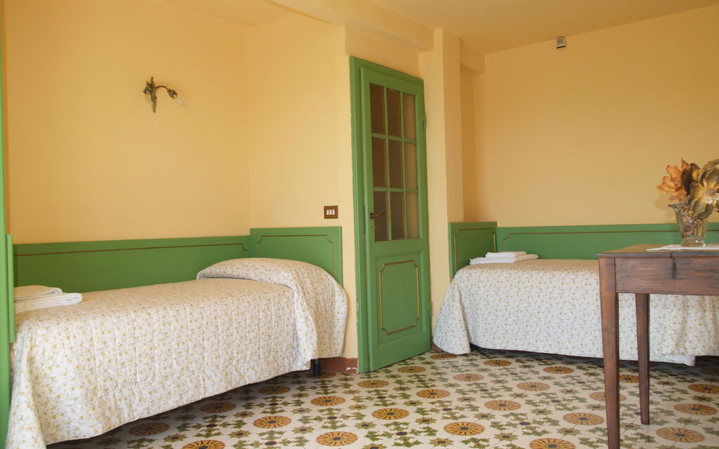Villa Montalcinello In Siena, Private Pool: villa-montalcinello-chiusdino-villa-bedroom