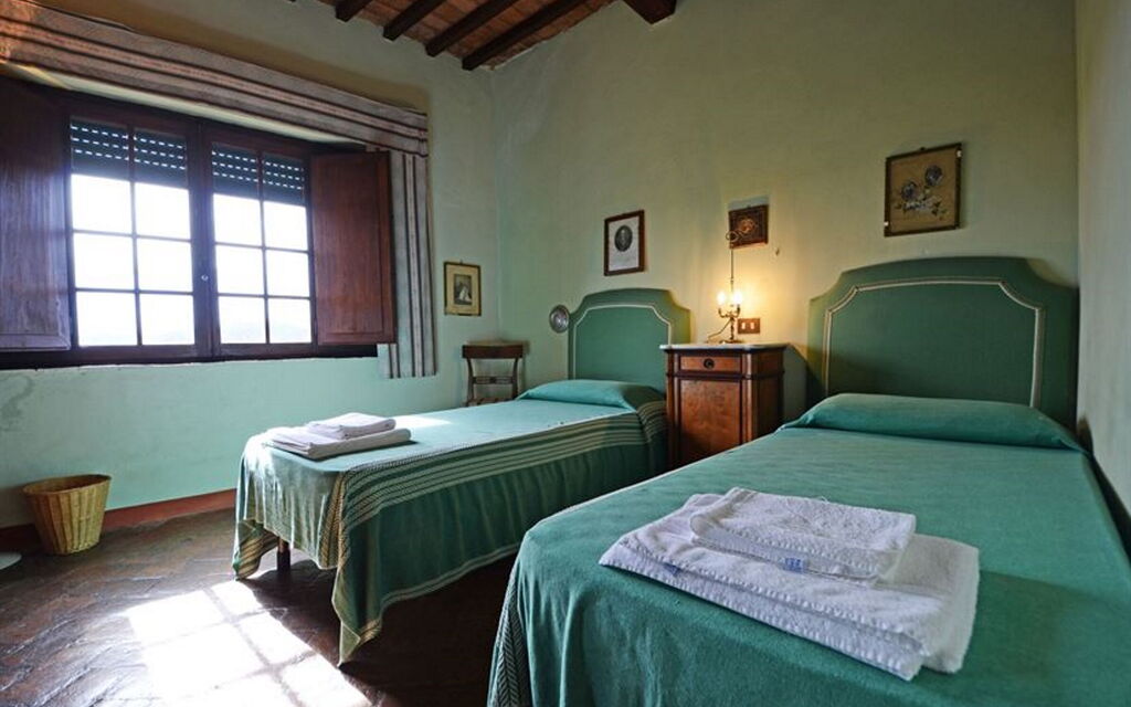 Villa Montalcinello In Siena, Private Pool: villa-montalcinello-chiusdino-villa-bedroom