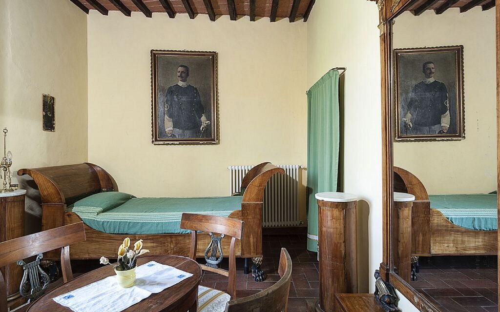 Villa Montalcinello In Siena, Private Pool: villa-montalcinello-chiusdino-villa-bedroom