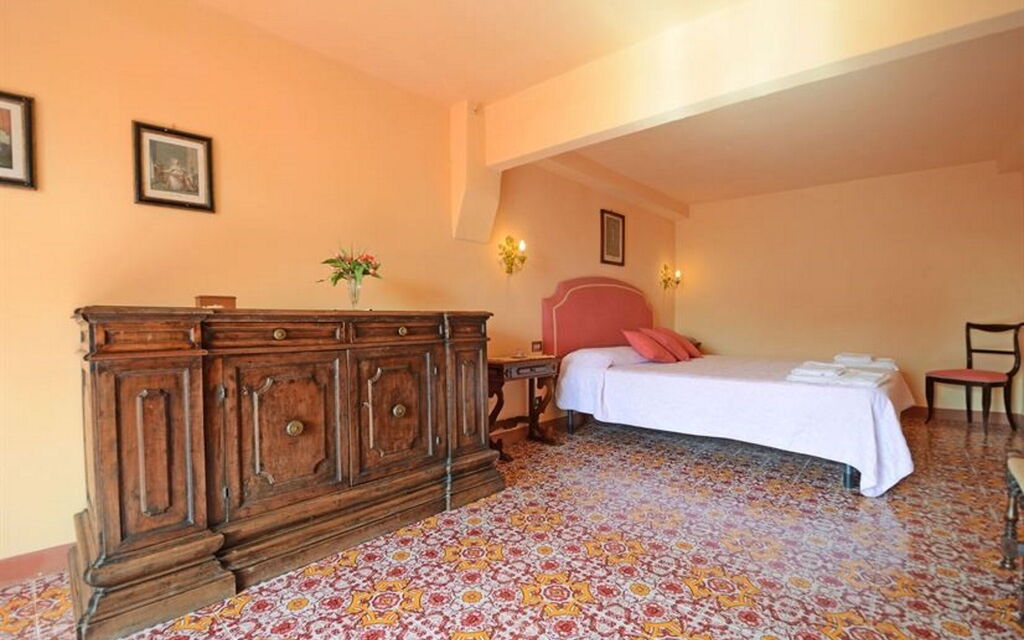 Villa Montalcinello In Siena, Private Pool: villa-montalcinello-chiusdino-villa-bedroom