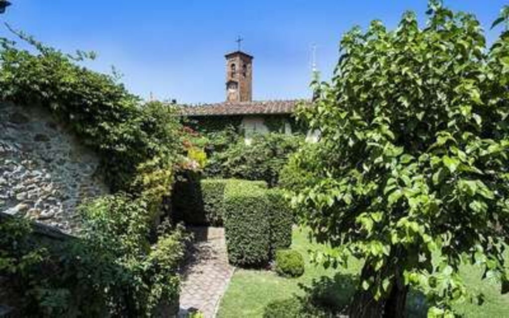 Villa Montalcinello In Siena, Private Pool: villa-montalcinello-chiusdino-villa-external
