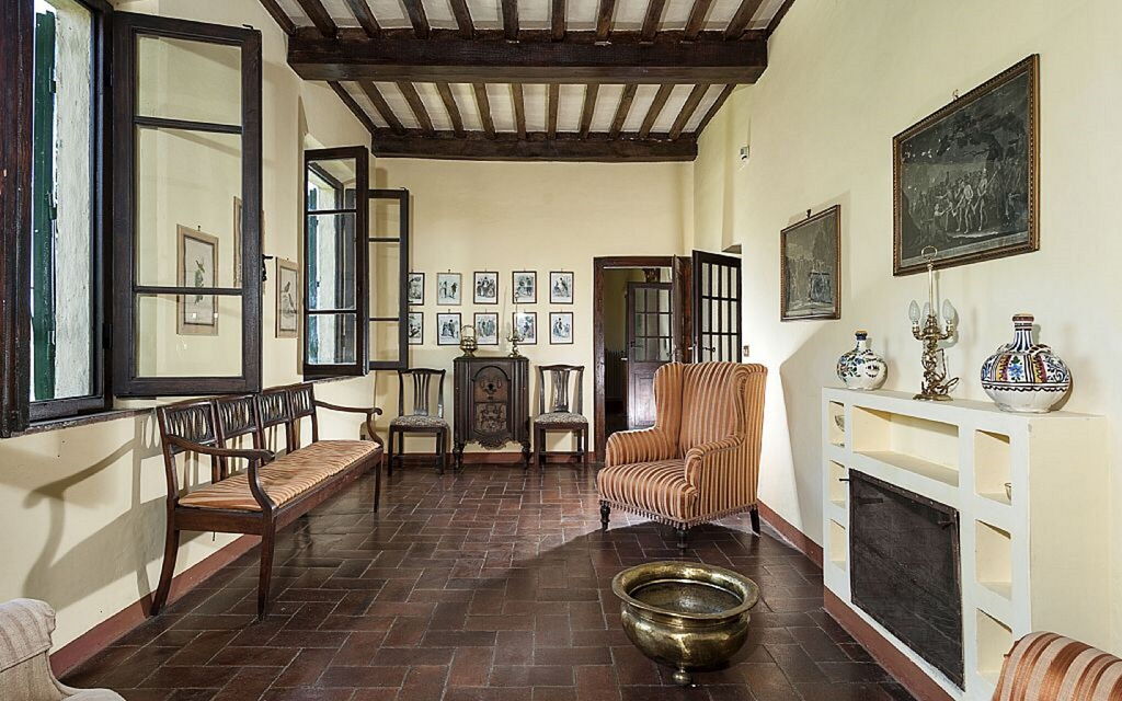 Villa Montalcinello In Siena, Private Pool: villa-montalcinello-chiusdino-villa-living-room
