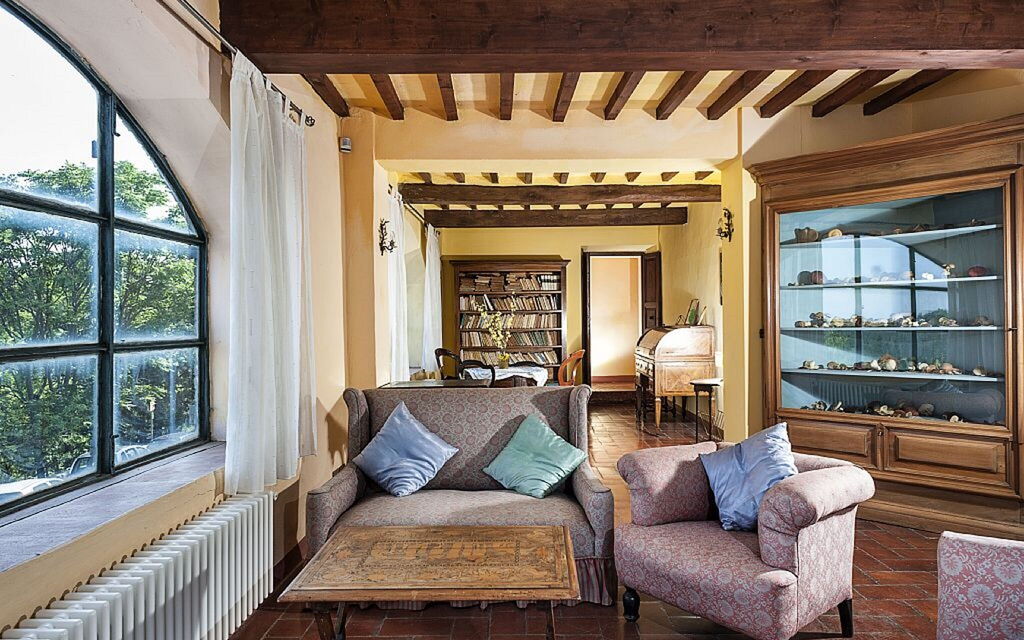 Villa Montalcinello In Siena, Private Pool: villa-montalcinello-chiusdino-villa-living-room