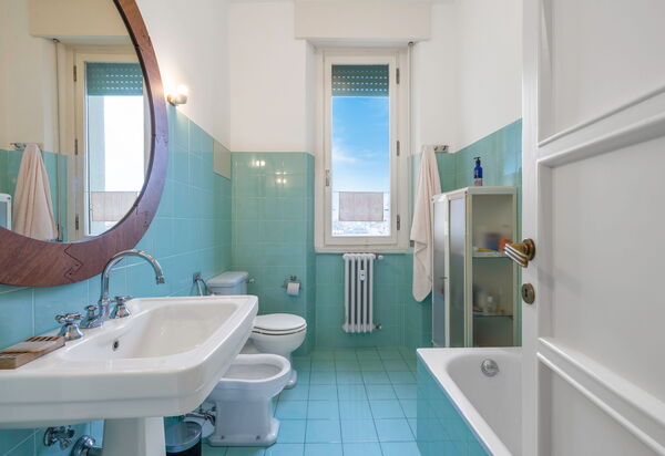 Orto Botanico Apartment With Terrace And Dome View Florence: Autumn, Bathroom, Spring, Summer
