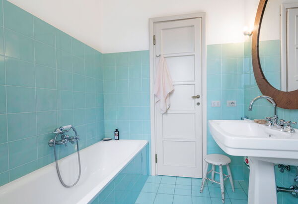 Orto Botanico Apartment With Terrace And Dome View Florence: Autumn, Bathroom, Spring, Summer