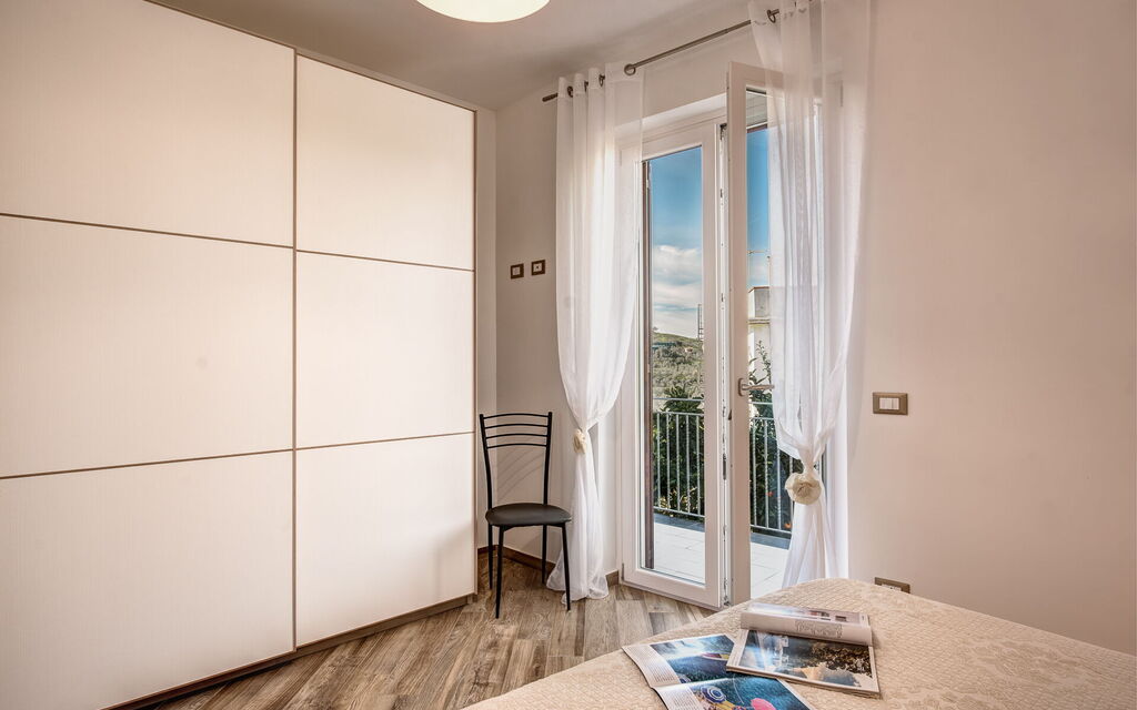 Clementine Country House: Autumn, Bedroom, Spring, Summer, Winter