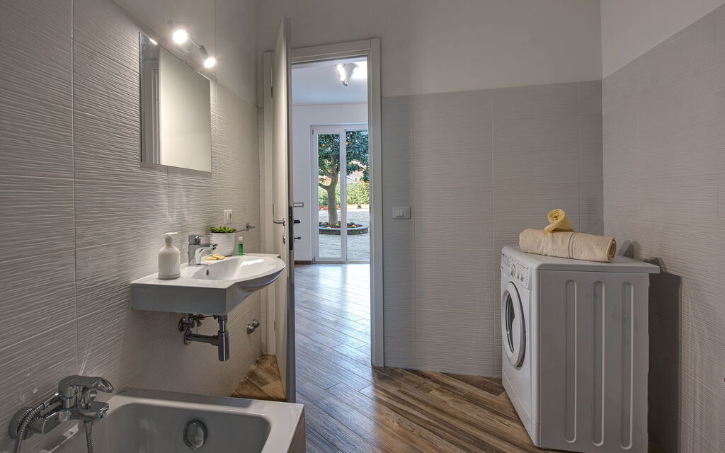 Clementine Country House: Autumn, Bathroom, Spring, Summer, Winter