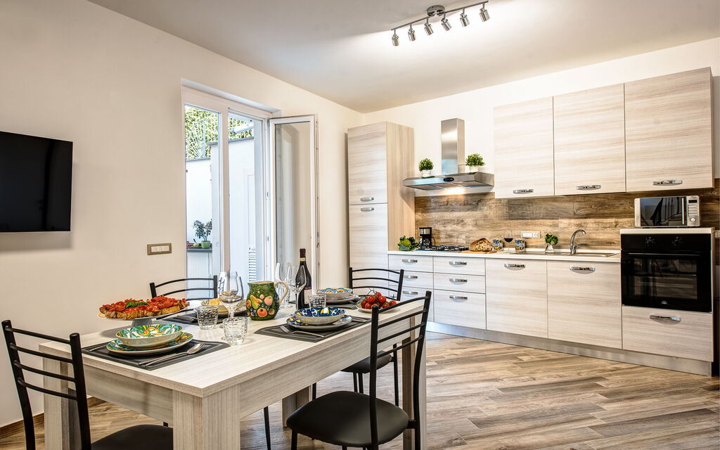 Clementine Country House: Autumn, Dining Room, Kitchen, Spring, Summer, Winter