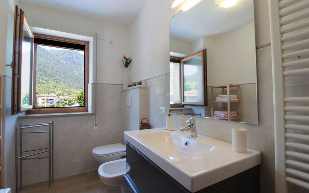 Apartment With Garden, Del Corlo Lake, Belluno: Autunno, Bagno, Estate, Primavera