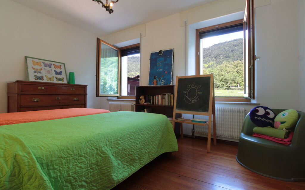 Apartment With Garden, Del Corlo Lake, Belluno: Autunno, Camera da letto, Estate, Primavera