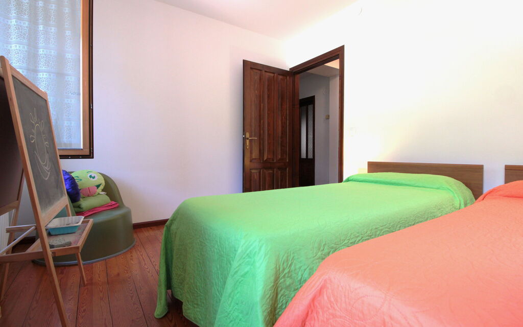 Apartment With Garden, Del Corlo Lake, Belluno: Autunno, Camera da letto, Estate, Primavera