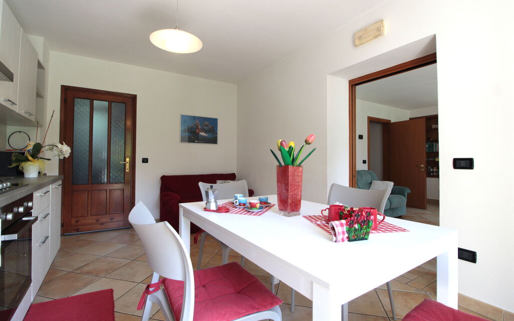 Apartment With Garden, Del Corlo Lake, Belluno: Autunno, Cucina, Estate, Primavera