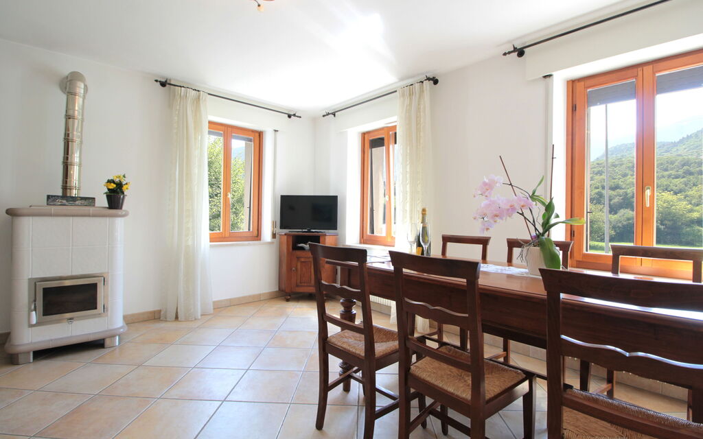 Apartment With Garden, Del Corlo Lake, Belluno: Autunno, Estate, Primavera, Sala da pranzo, Soggiorno