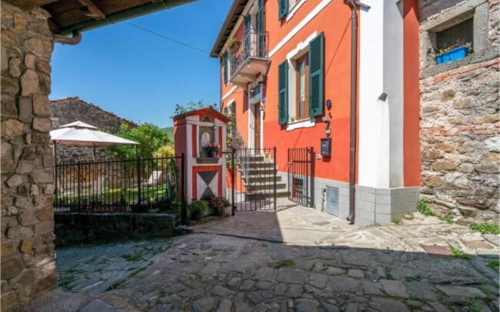 Orazio Liberty House,Lunigiana, Nature: Autumn, Building Exterior, Spring, Summer