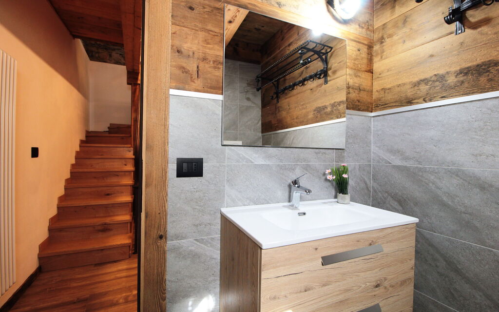 Baita La Ciamorza, Dolomiti, Veneto: Autumn, Bathroom, Spring, Summer