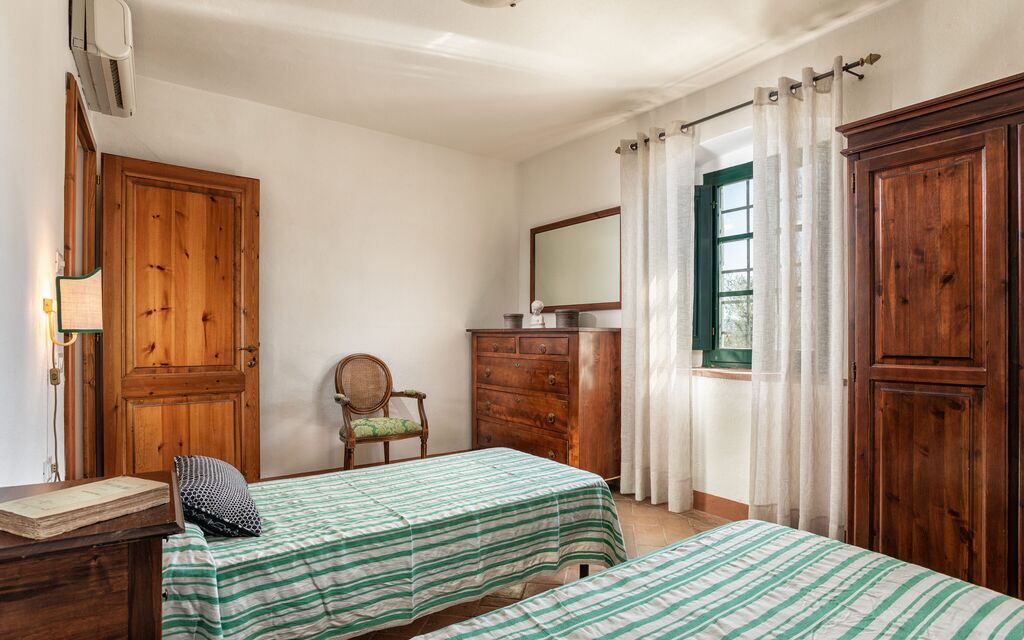 Agriturismo la Papessa - : agriturismo-la-papessa-chianti-san-donato-farmhouse-azalea-bedroom