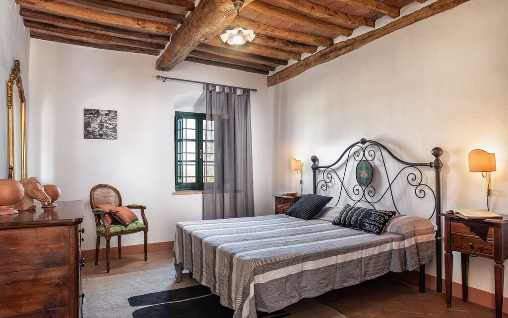 Agriturismo la Papessa - : agriturismo-la-papessa-chianti-san-donato-farmhouse-azalea-bedroom