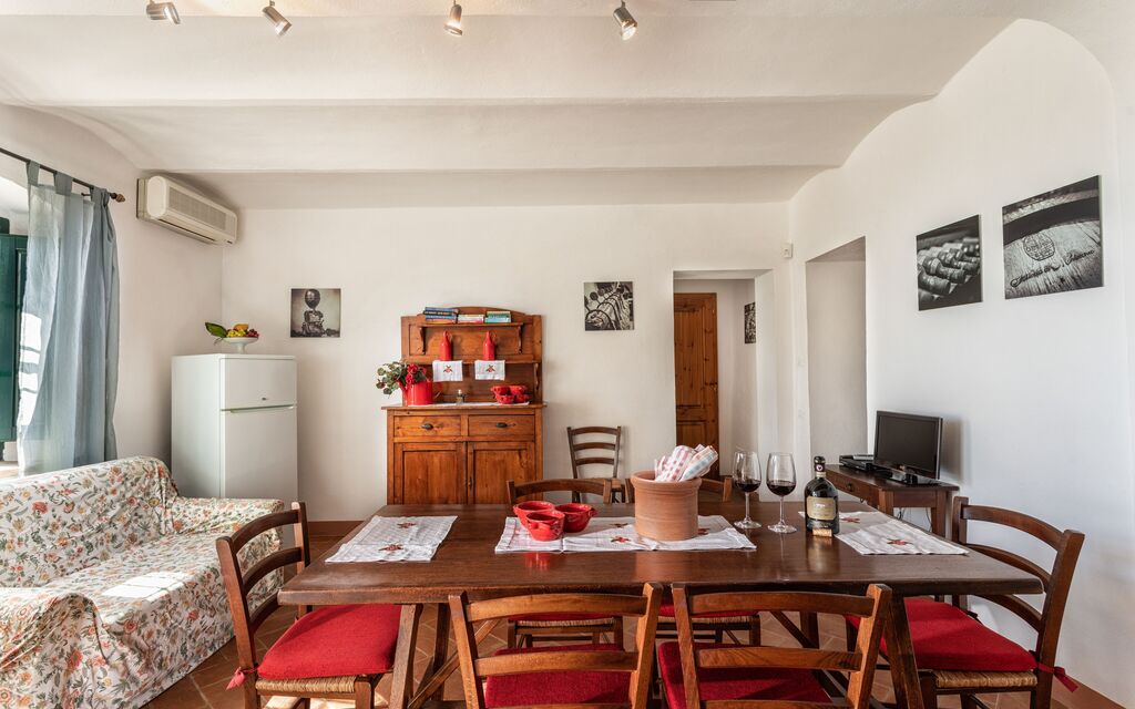 Agriturismo la Papessa - : agriturismo-la-papessa-chianti-san-donato-farmhouse-azalea-living-room