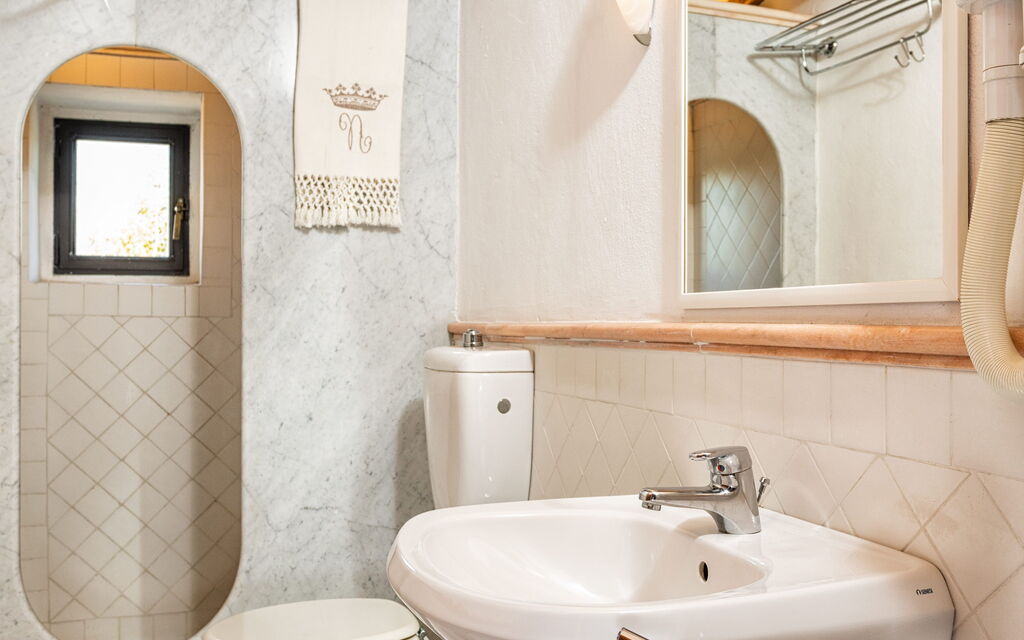 Agriturismo la Papessa - : agriturismo-la-papessa-chianti-san-donato-farmhouse-camelia-bathroom