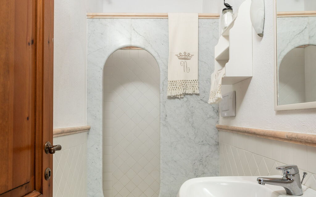 Agriturismo la Papessa - : agriturismo-la-papessa-chianti-san-donato-farmhouse-ibisco-bathroom