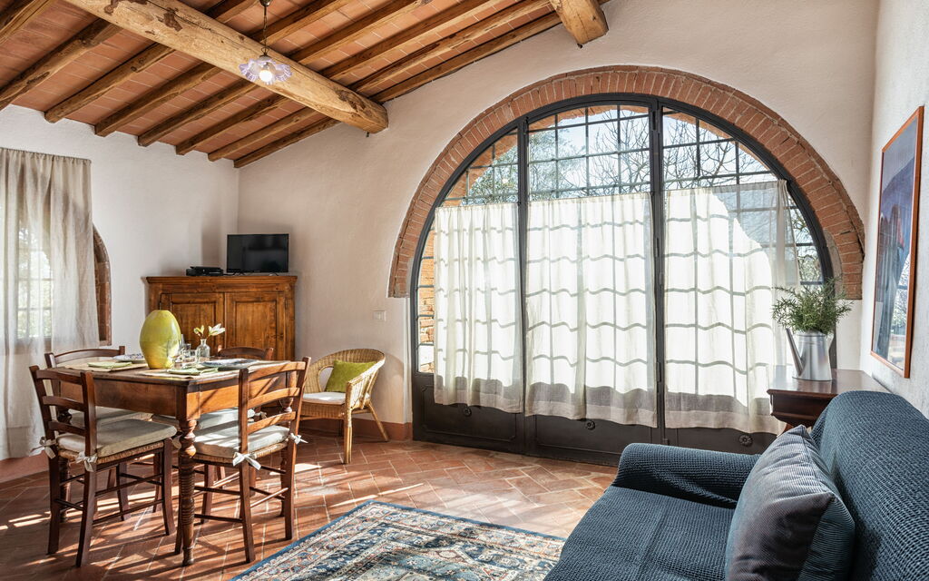Agriturismo la Papessa - : agriturismo-la-papessa-chianti-san-donato-farmhouse-ibisco-living-room