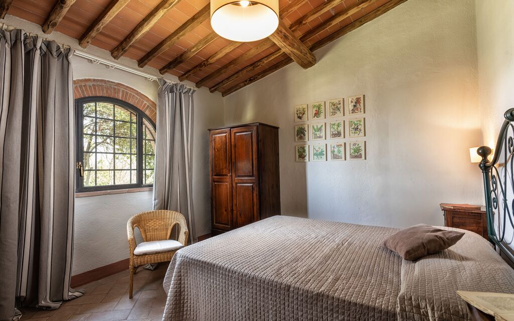 Agriturismo la Papessa - : agriturismo-la-papessa-chianti-san-donato-farmhouse-melograno-bedroom