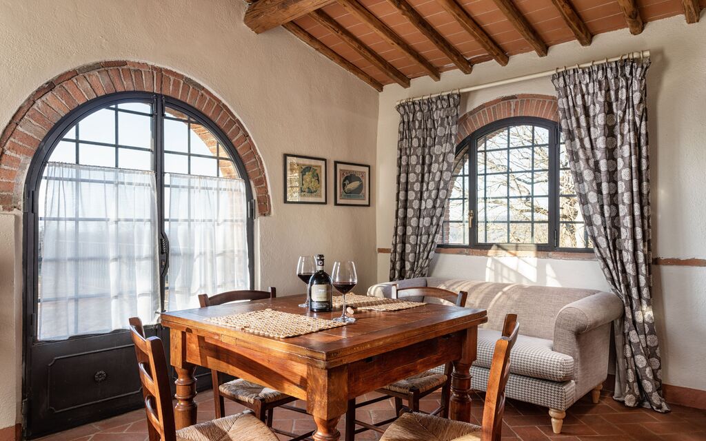 Agriturismo la Papessa - : agriturismo-la-papessa-chianti-san-donato-farmhouse-melograno-living-room