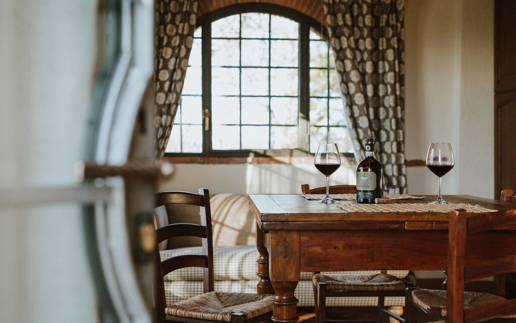 Agriturismo la Papessa - : agriturismo-la-papessa-chianti-san-donato-farmhouse-melograno-livingroom