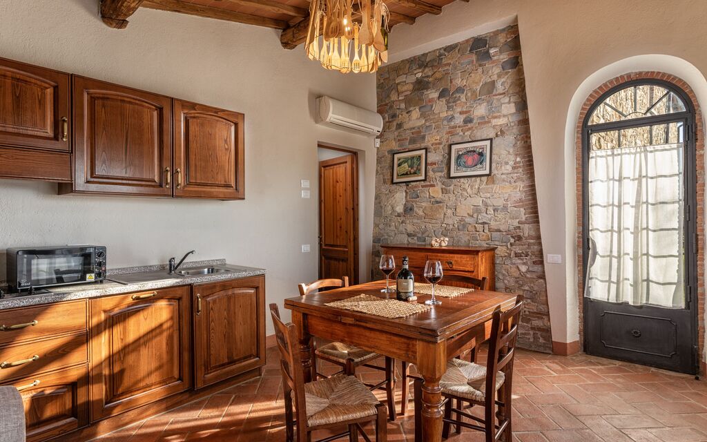 Agriturismo la Papessa - : agriturismo-la-papessa-chianti-san-donato-farmhouse-melograno-living-room